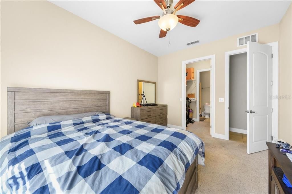 Activo con contrato: $249,000 (2 camas, 2 baños, 1098 Pies cuadrados)