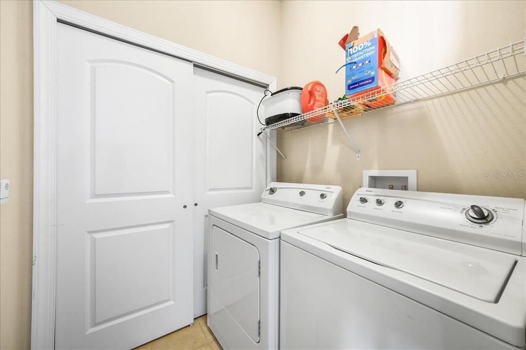Activo con contrato: $249,000 (2 camas, 2 baños, 1098 Pies cuadrados)