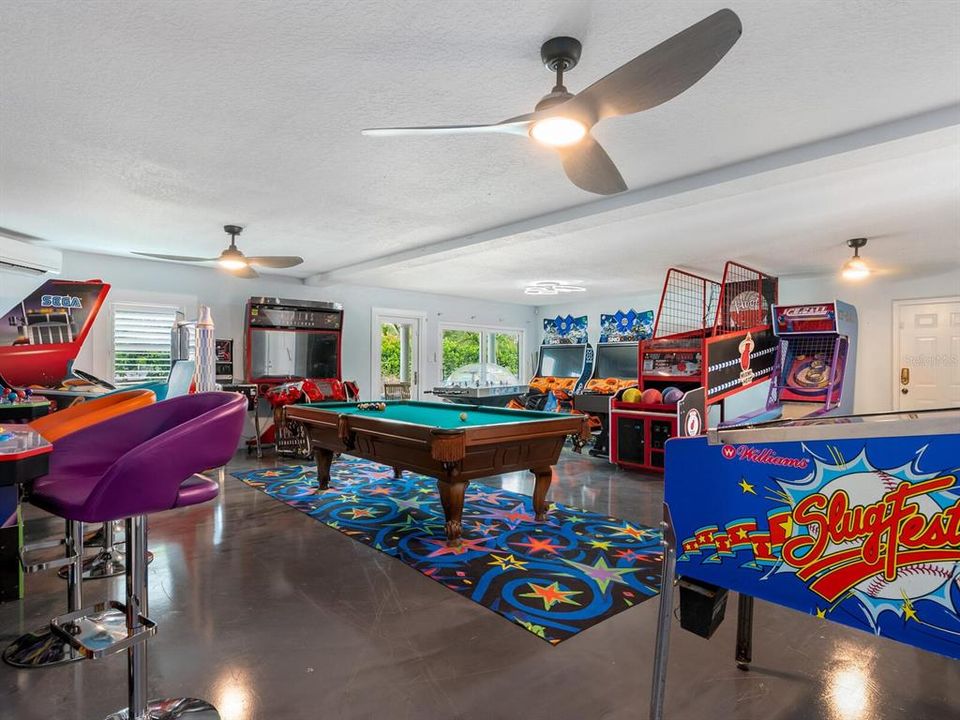 For Sale: $2,995,000 (5 beds, 3 baths, 3042 Square Feet)