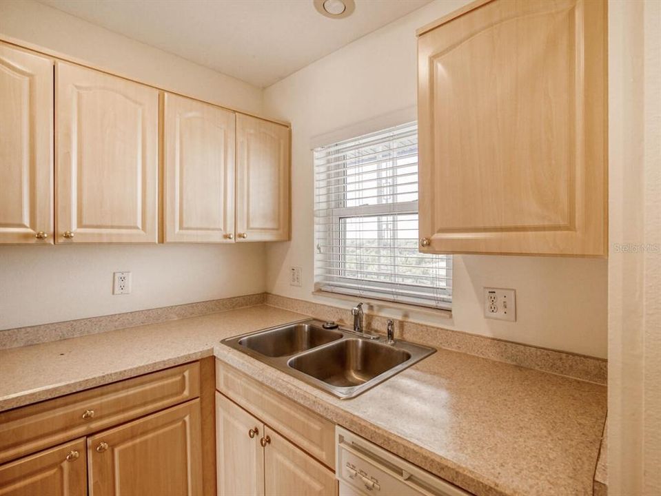 For Rent: $1,700 (2 beds, 2 baths, 1050 Square Feet)