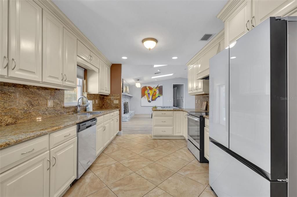 Activo con contrato: $475,000 (3 camas, 2 baños, 1896 Pies cuadrados)