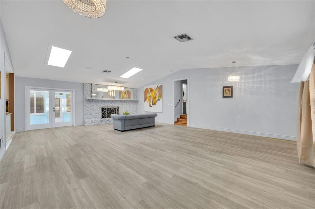 Activo con contrato: $475,000 (3 camas, 2 baños, 1896 Pies cuadrados)