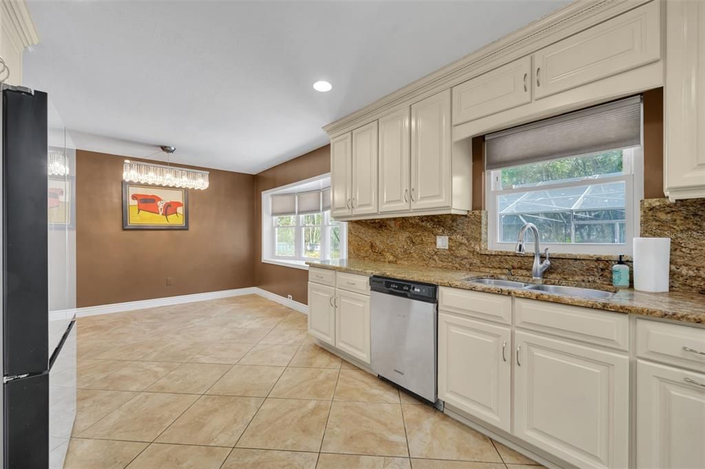 Activo con contrato: $475,000 (3 camas, 2 baños, 1896 Pies cuadrados)