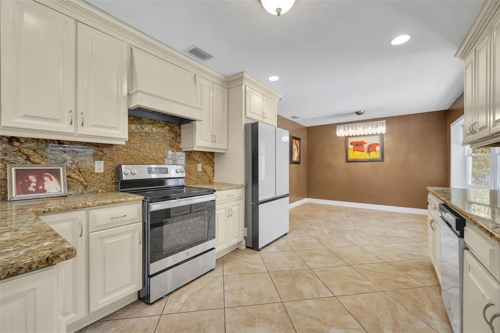 Activo con contrato: $475,000 (3 camas, 2 baños, 1896 Pies cuadrados)
