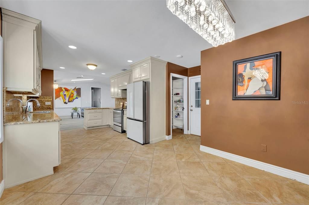 Activo con contrato: $475,000 (3 camas, 2 baños, 1896 Pies cuadrados)