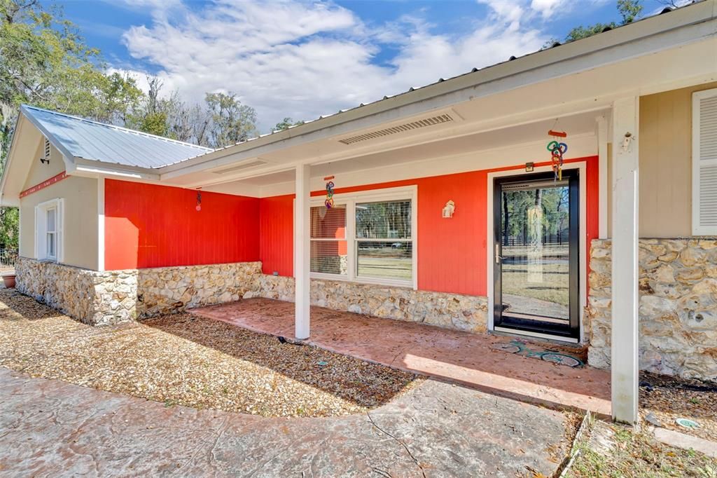 Activo con contrato: $475,000 (3 camas, 2 baños, 1896 Pies cuadrados)