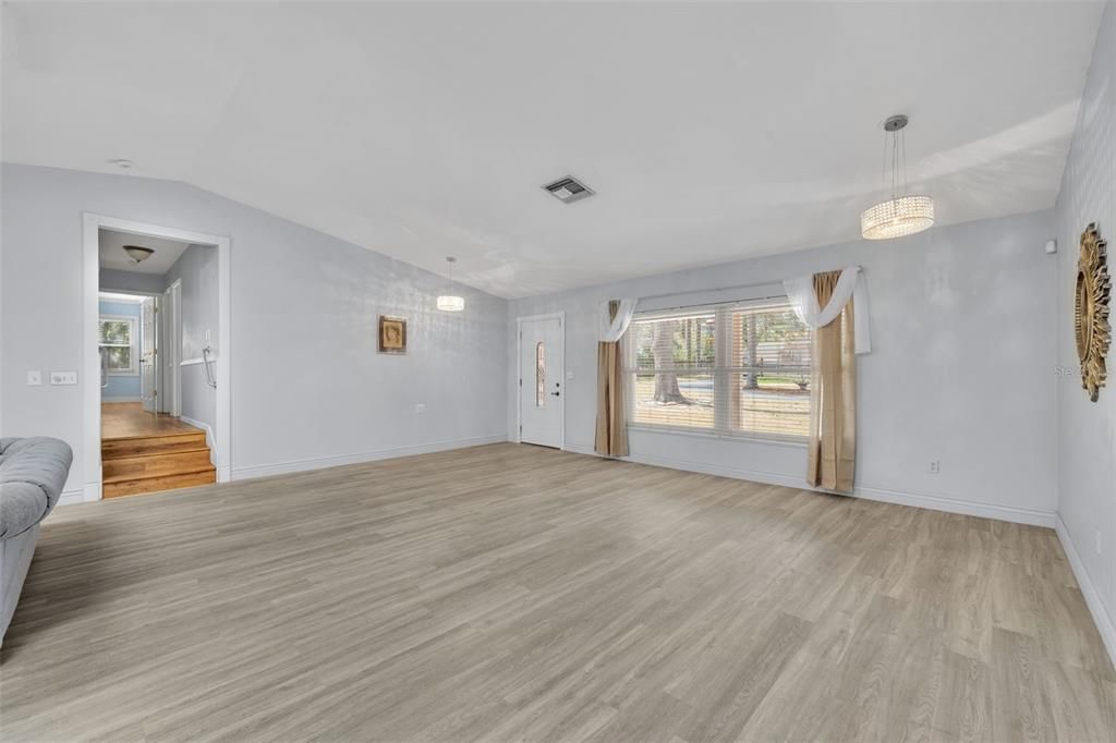 Activo con contrato: $475,000 (3 camas, 2 baños, 1896 Pies cuadrados)