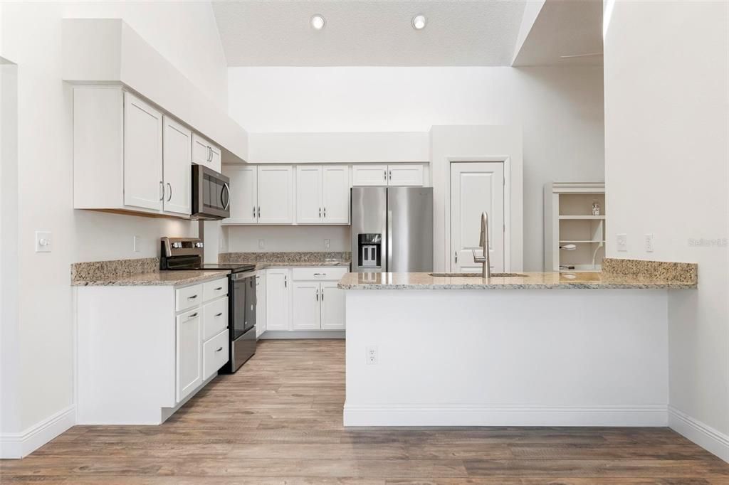 For Sale: $459,000 (2 beds, 2 baths, 1309 Square Feet)