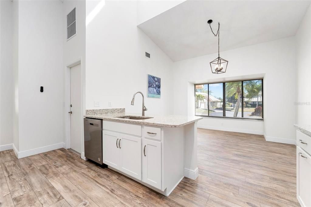 For Sale: $459,000 (2 beds, 2 baths, 1309 Square Feet)