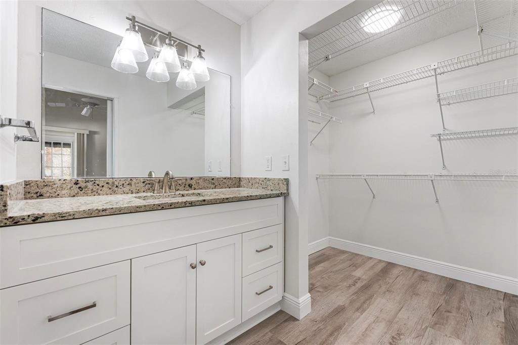 For Sale: $459,000 (2 beds, 2 baths, 1309 Square Feet)