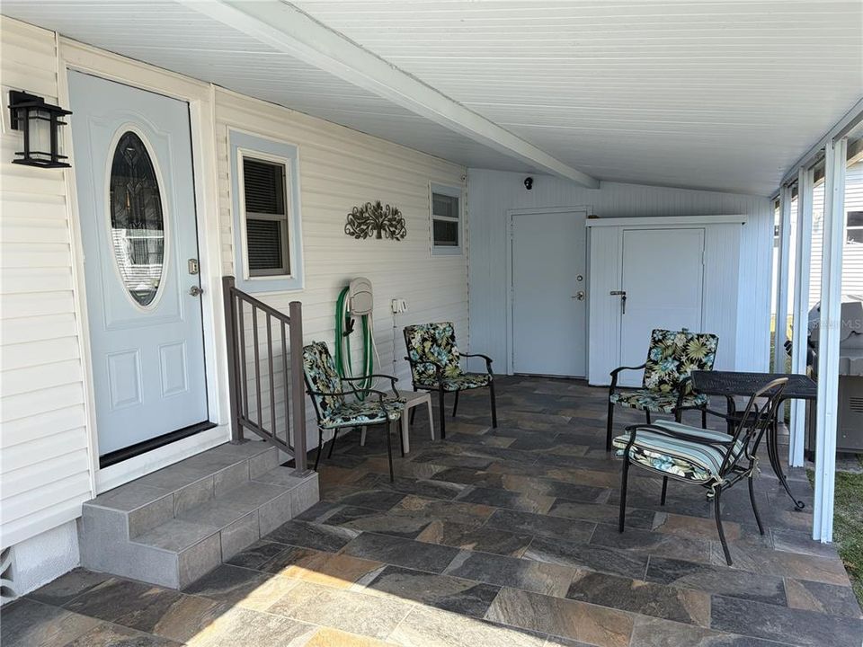 Под контрактом: $167,000 (2 спален, 2 ванн, 836 Квадратных фут)