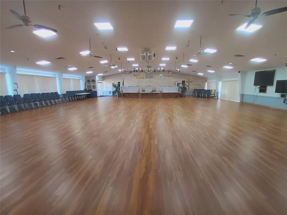 Под контрактом: $167,000 (2 спален, 2 ванн, 836 Квадратных фут)