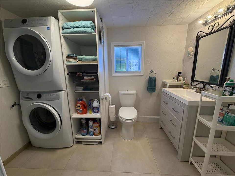 Под контрактом: $167,000 (2 спален, 2 ванн, 836 Квадратных фут)