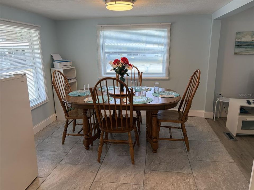 Под контрактом: $167,000 (2 спален, 2 ванн, 836 Квадратных фут)