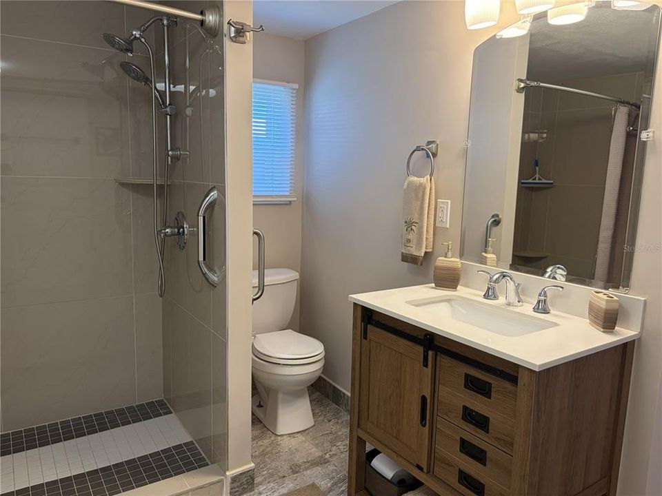 Под контрактом: $167,000 (2 спален, 2 ванн, 836 Квадратных фут)