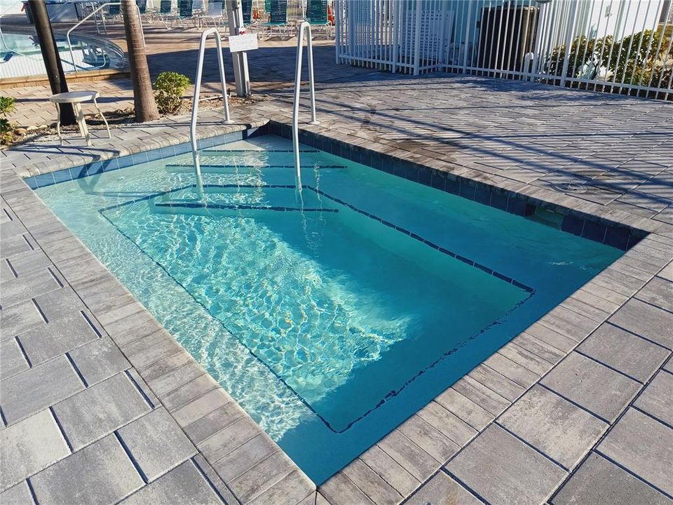 Под контрактом: $167,000 (2 спален, 2 ванн, 836 Квадратных фут)