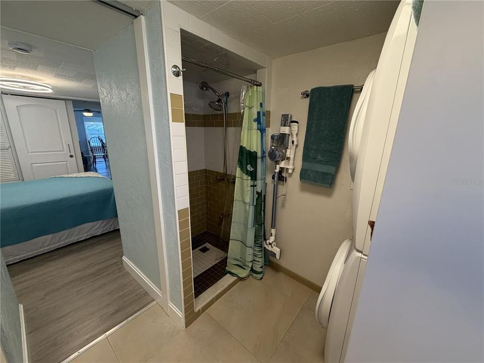 Под контрактом: $167,000 (2 спален, 2 ванн, 836 Квадратных фут)