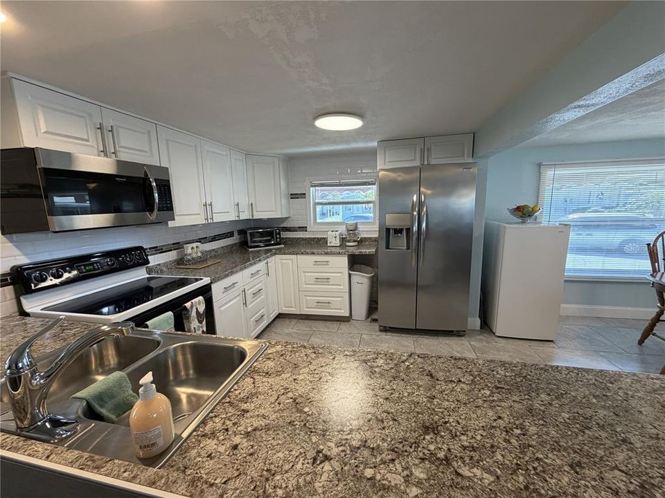 Под контрактом: $167,000 (2 спален, 2 ванн, 836 Квадратных фут)