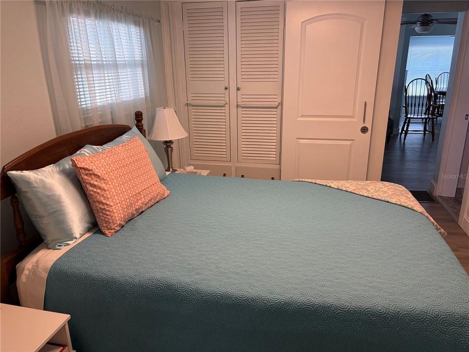 Под контрактом: $167,000 (2 спален, 2 ванн, 836 Квадратных фут)