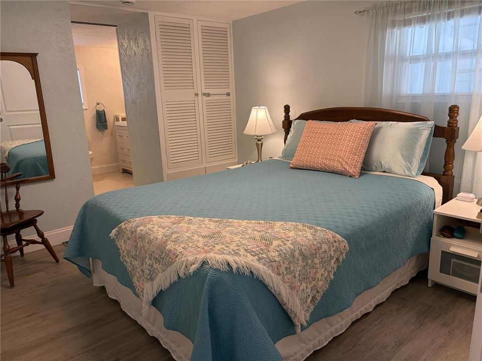 Под контрактом: $167,000 (2 спален, 2 ванн, 836 Квадратных фут)