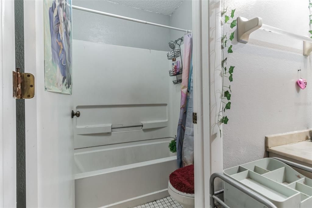 For Sale: $350,000 (4 beds, 0 baths, 1948 Square Feet)
