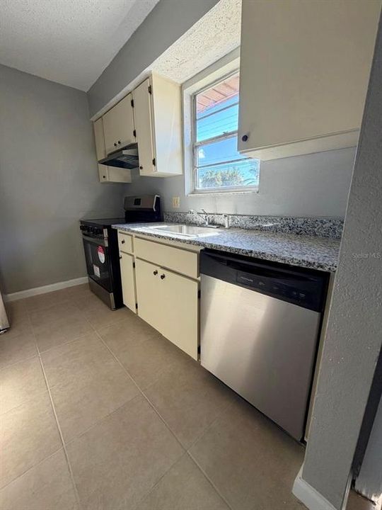 For Sale: $350,000 (4 beds, 0 baths, 1948 Square Feet)