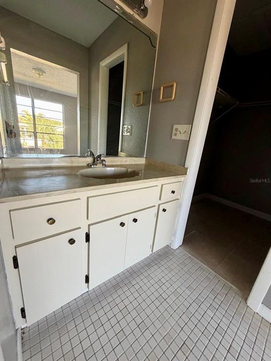 For Sale: $350,000 (4 beds, 0 baths, 1948 Square Feet)