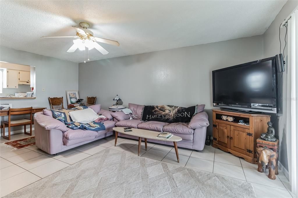 For Sale: $350,000 (4 beds, 0 baths, 1948 Square Feet)