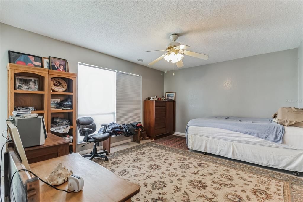 For Sale: $350,000 (4 beds, 0 baths, 1948 Square Feet)