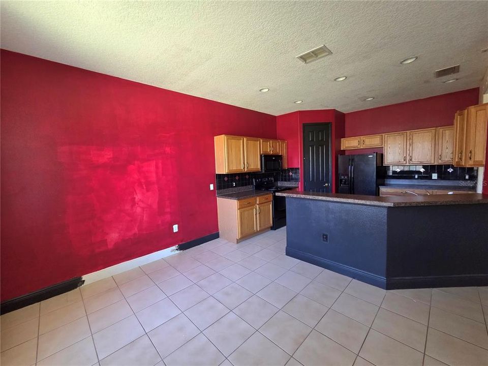 Active With Contract: $206,600 (2 beds, 2 baths, 1548 Square Feet)