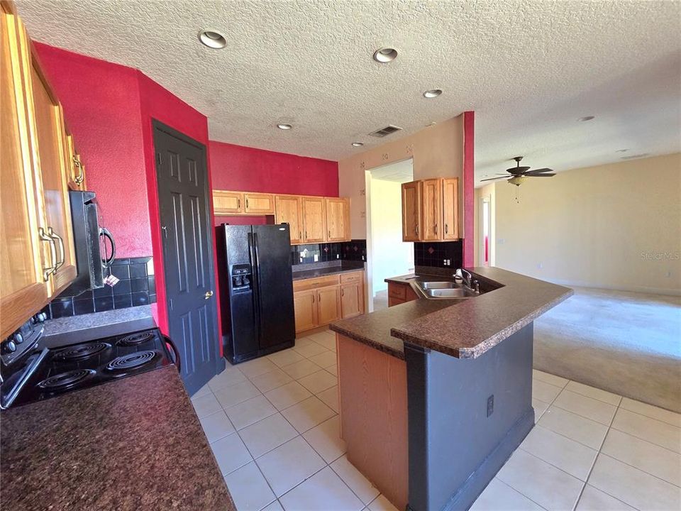 Active With Contract: $206,600 (2 beds, 2 baths, 1548 Square Feet)