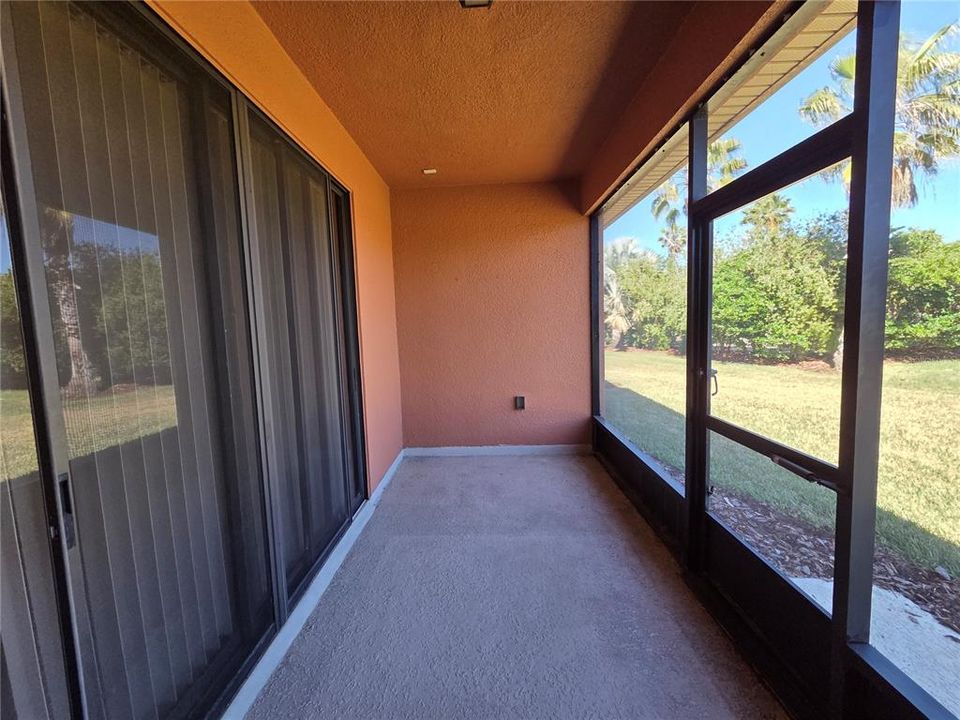 Active With Contract: $206,600 (2 beds, 2 baths, 1548 Square Feet)