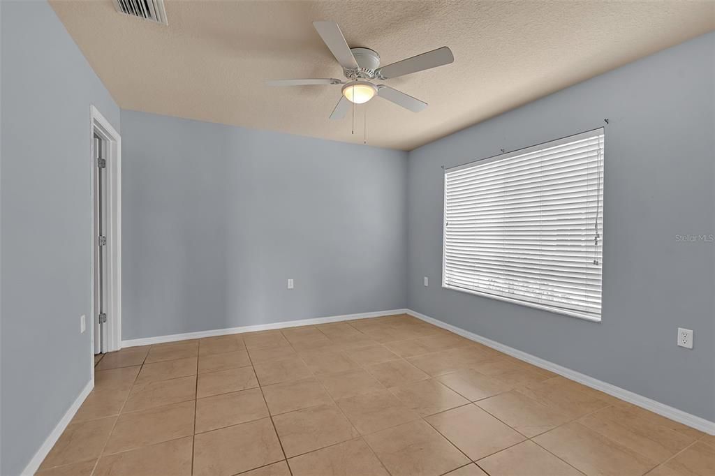 Activo con contrato: $235,000 (3 camas, 2 baños, 1302 Pies cuadrados)