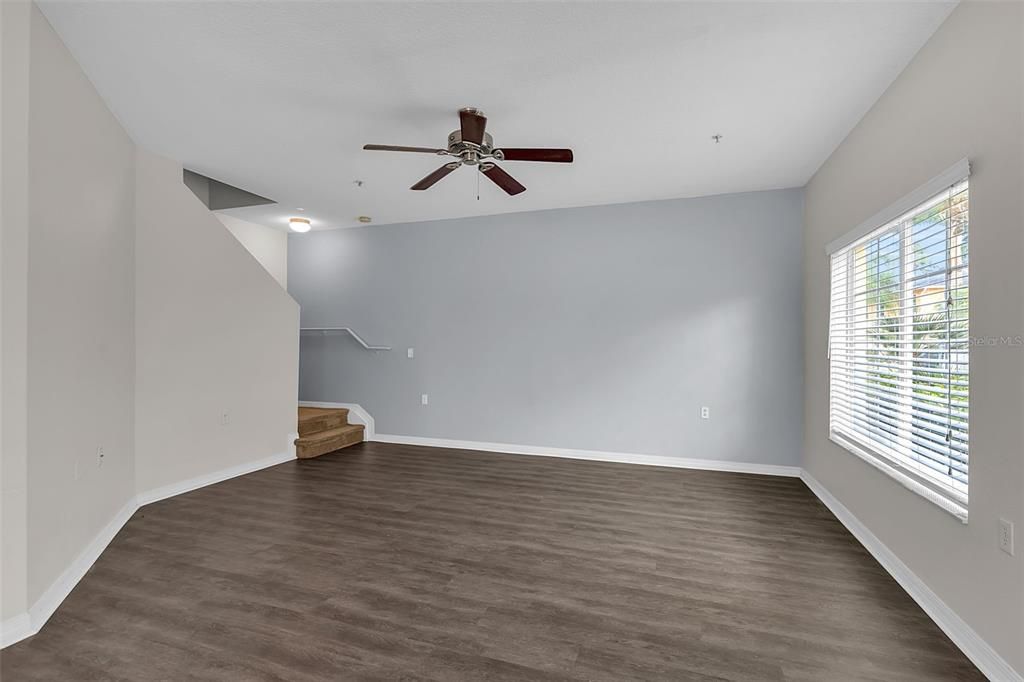 Activo con contrato: $235,000 (3 camas, 2 baños, 1302 Pies cuadrados)