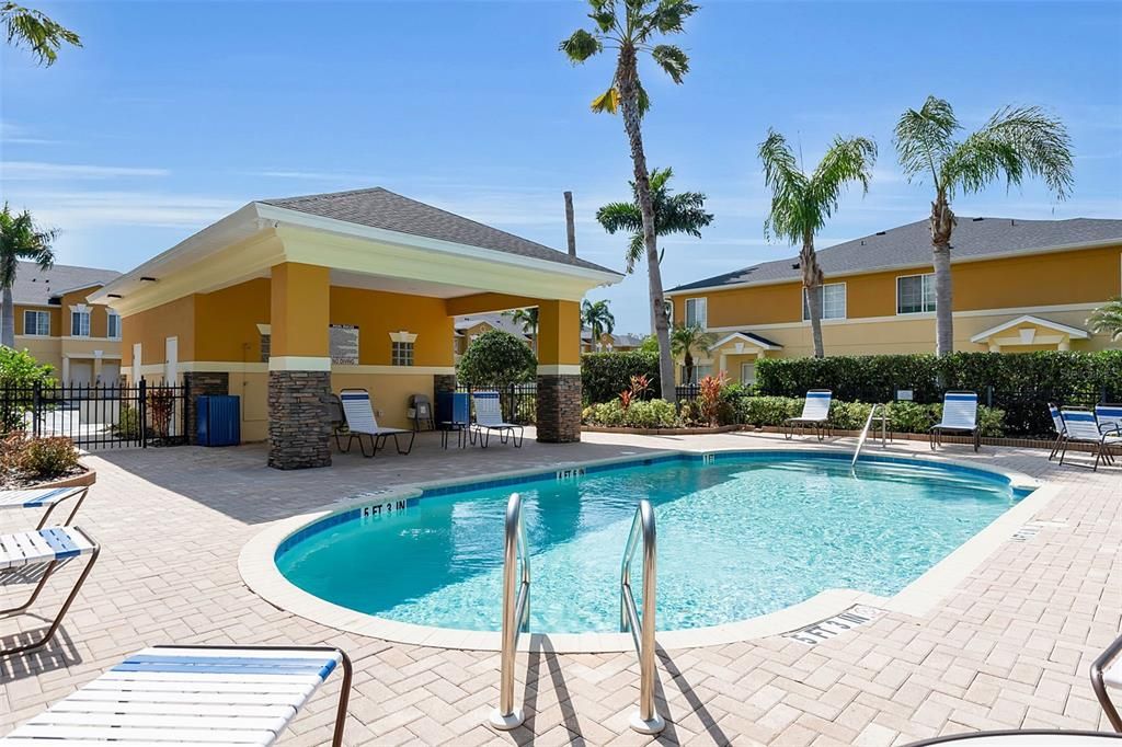 Activo con contrato: $235,000 (3 camas, 2 baños, 1302 Pies cuadrados)