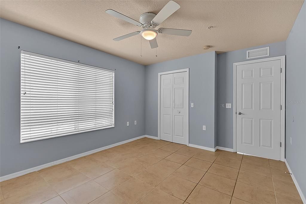 Activo con contrato: $235,000 (3 camas, 2 baños, 1302 Pies cuadrados)