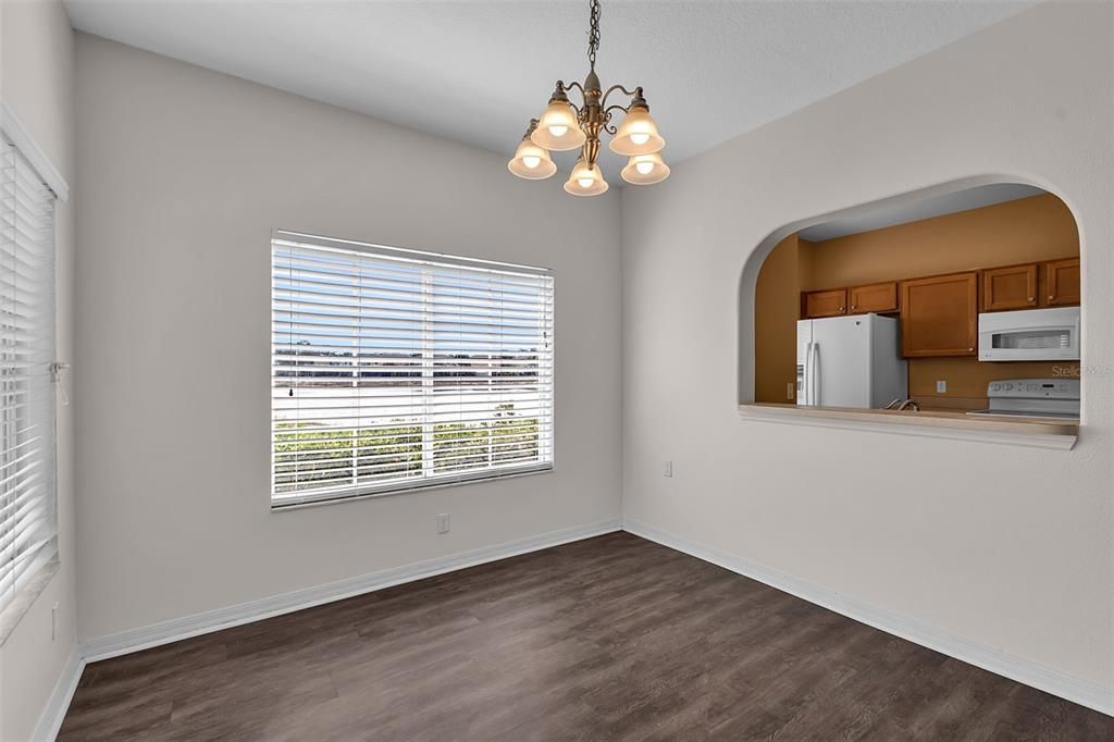 Activo con contrato: $235,000 (3 camas, 2 baños, 1302 Pies cuadrados)