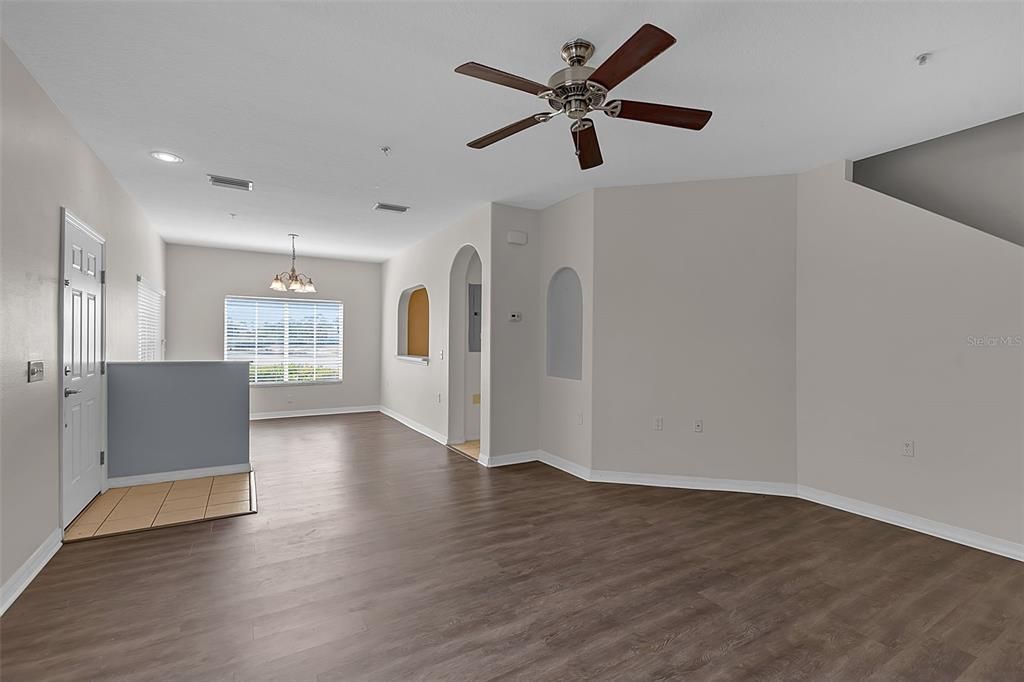 Activo con contrato: $235,000 (3 camas, 2 baños, 1302 Pies cuadrados)