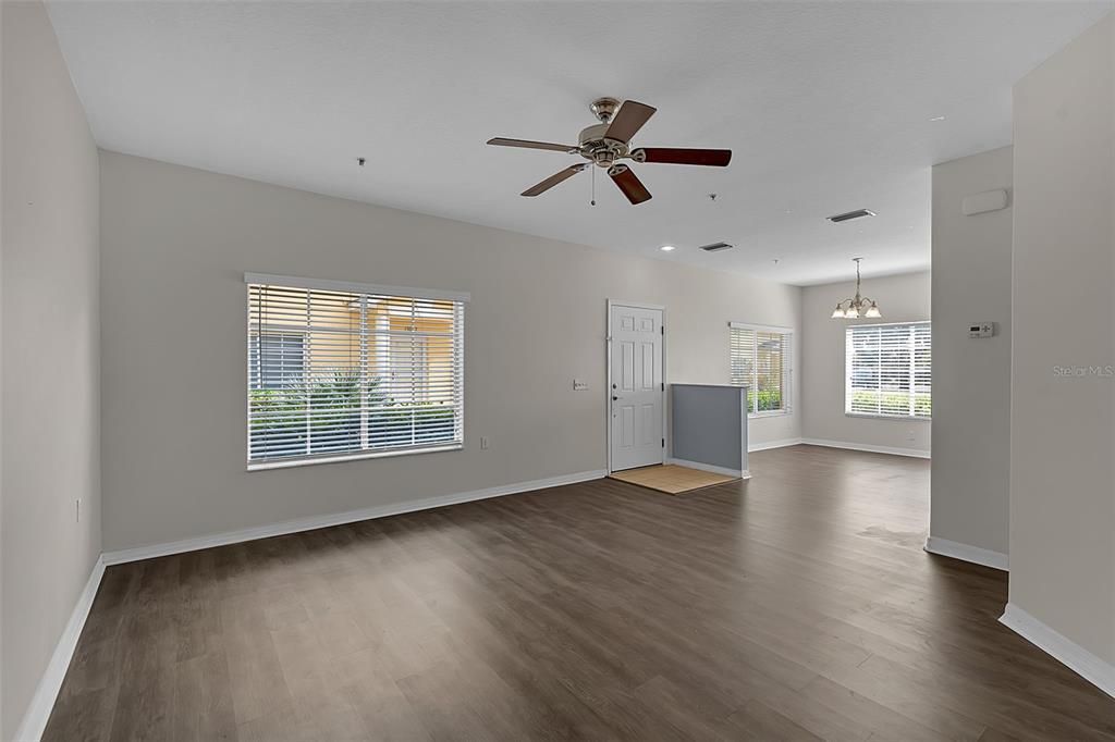 Activo con contrato: $235,000 (3 camas, 2 baños, 1302 Pies cuadrados)