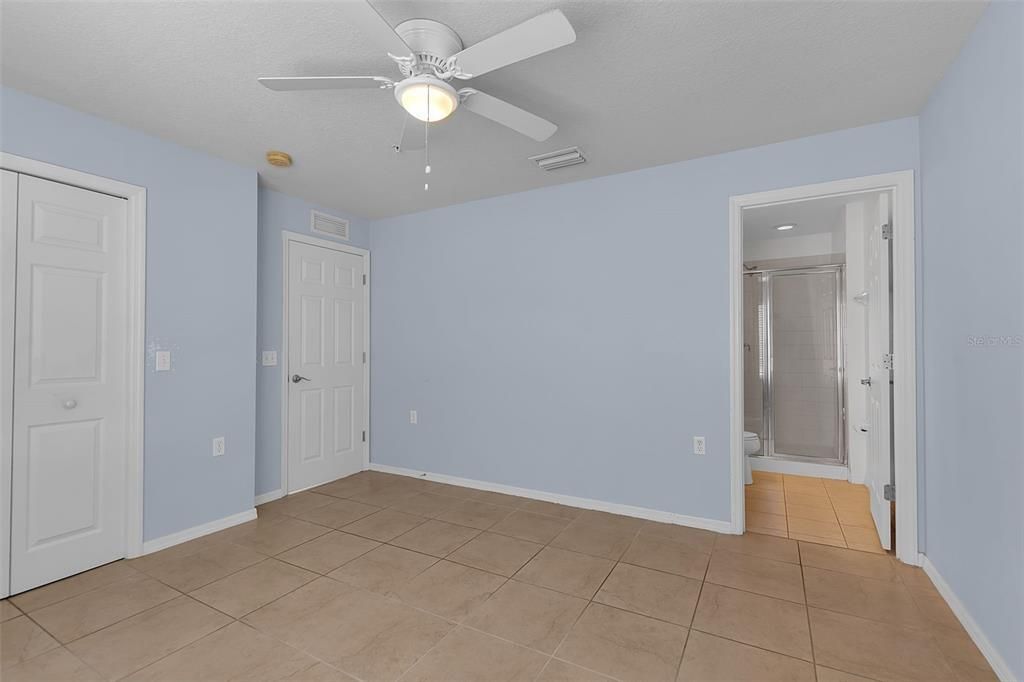 Activo con contrato: $235,000 (3 camas, 2 baños, 1302 Pies cuadrados)