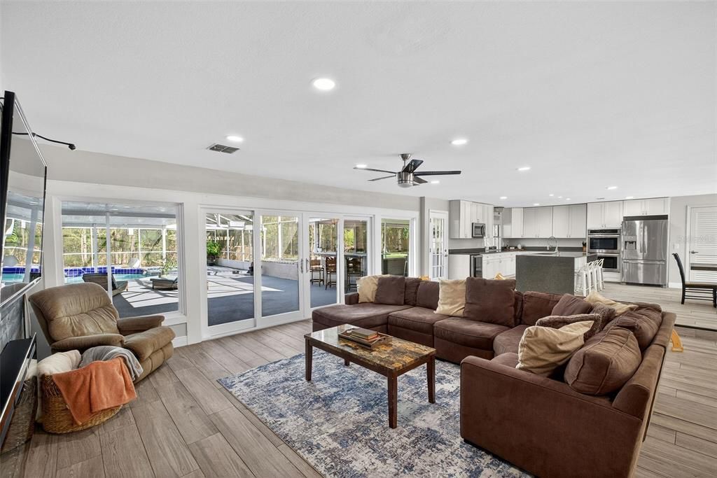 Active With Contract: $925,000 (6 beds, 5 baths, 4221 Square Feet)