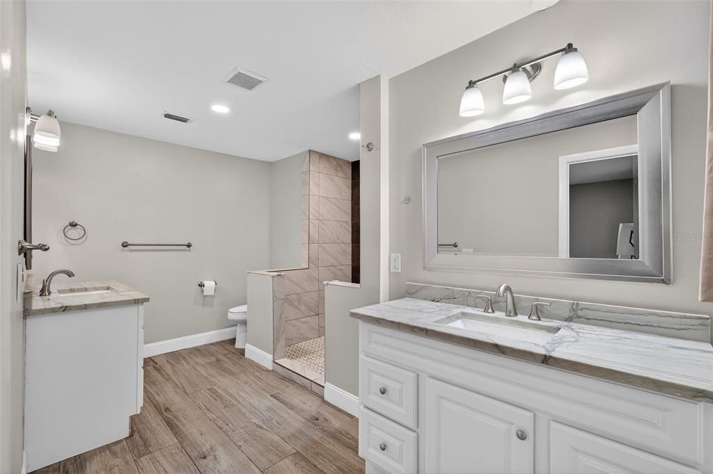 Active With Contract: $925,000 (6 beds, 5 baths, 4221 Square Feet)