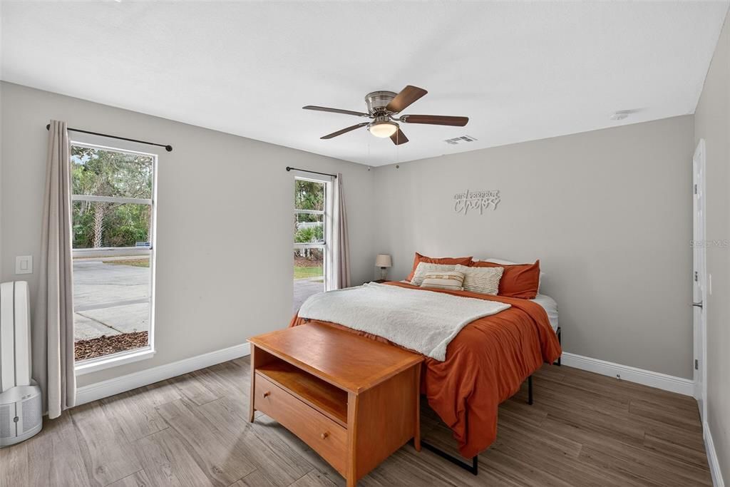 Active With Contract: $925,000 (6 beds, 5 baths, 4221 Square Feet)