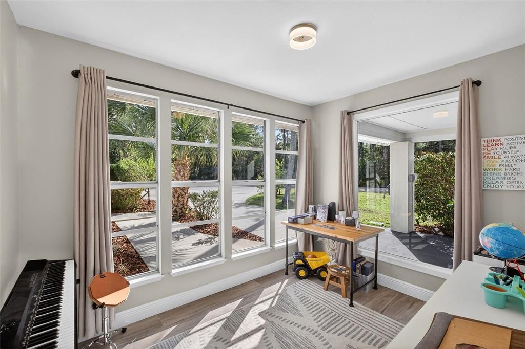 Active With Contract: $925,000 (6 beds, 5 baths, 4221 Square Feet)