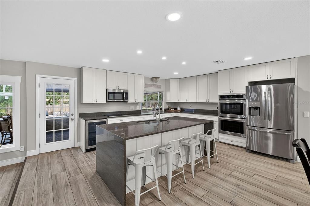 Active With Contract: $925,000 (6 beds, 5 baths, 4221 Square Feet)