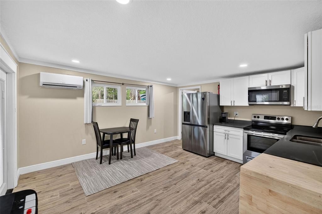 Active With Contract: $925,000 (6 beds, 5 baths, 4221 Square Feet)