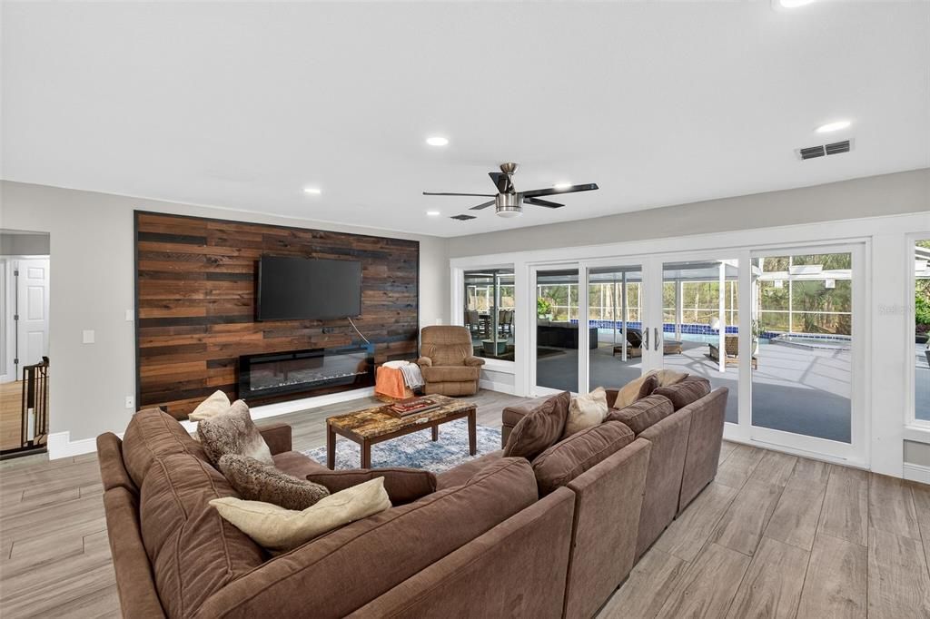 Active With Contract: $925,000 (6 beds, 5 baths, 4221 Square Feet)