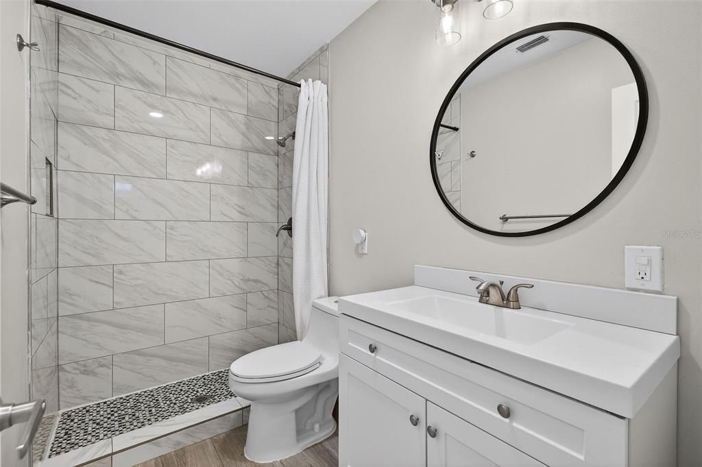 Active With Contract: $925,000 (6 beds, 5 baths, 4221 Square Feet)
