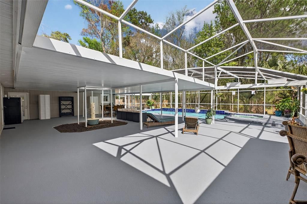 Active With Contract: $925,000 (6 beds, 5 baths, 4221 Square Feet)