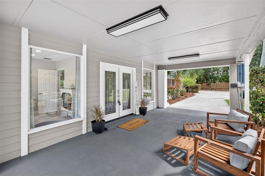 Active With Contract: $925,000 (6 beds, 5 baths, 4221 Square Feet)